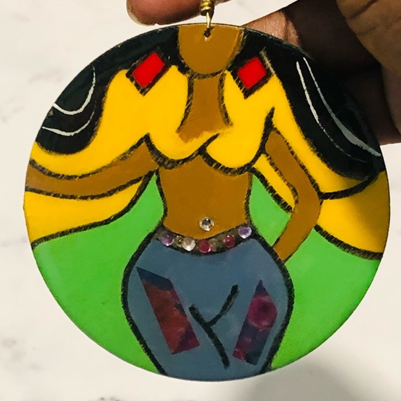 Handmade Afrocentric 3D Earrings “Round Tha Way Girl” - Picture 2 of 4